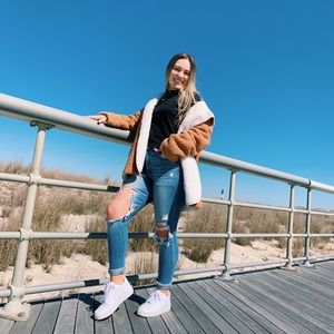 Meet your Posher, Denarae